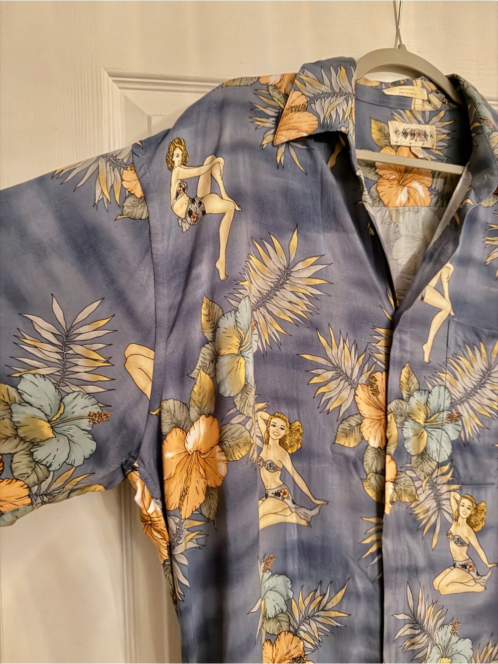 CAMPIA HULA GIRL Men's Blue Sz L. Tropical Print Camp Shirt with Pin-Up Motif.